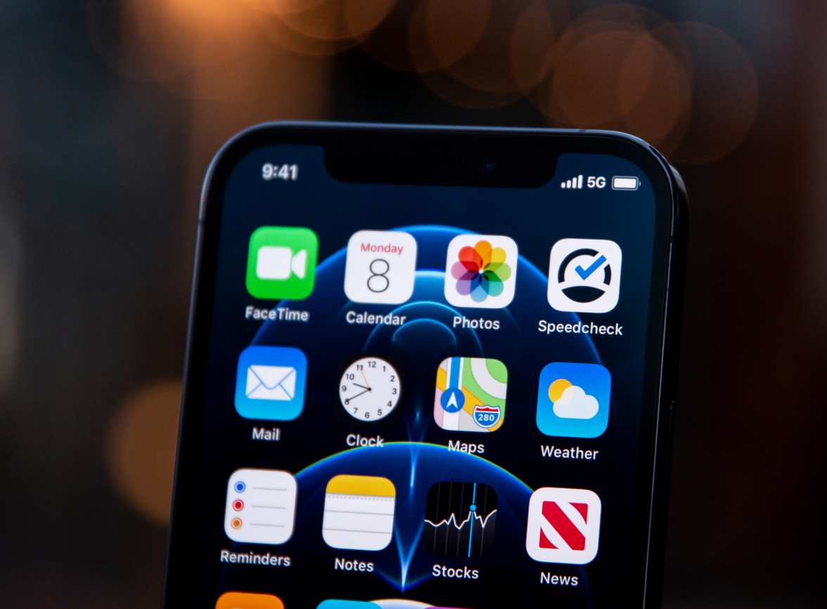 尧都苹果手机维修分享为什么 iPhone 12 在冬季会自动关机 